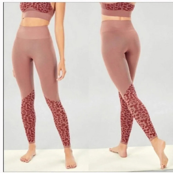 Fabletics seamless leggings high rise pink leopard animal print XS new - Picture 3 of 10